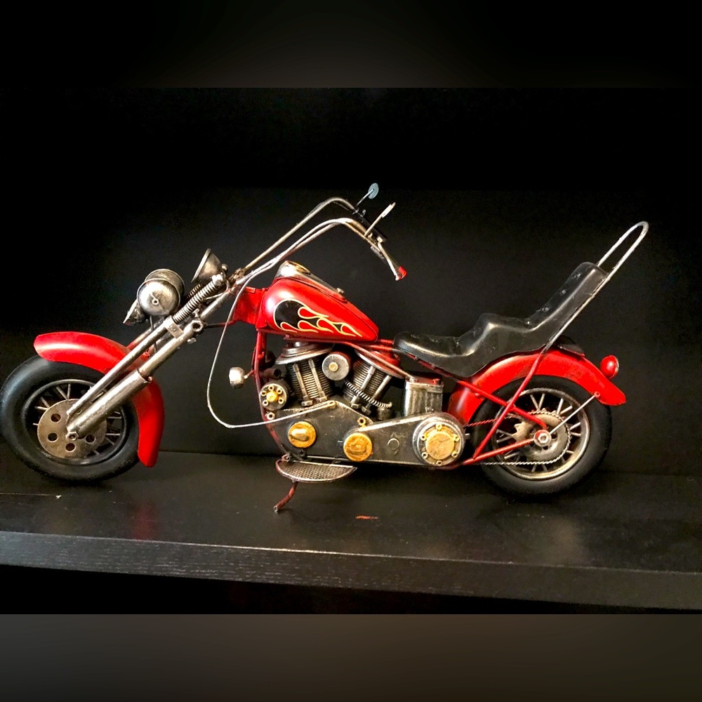 Harley Davidson Motorcycle. Collectable Metal. NEW